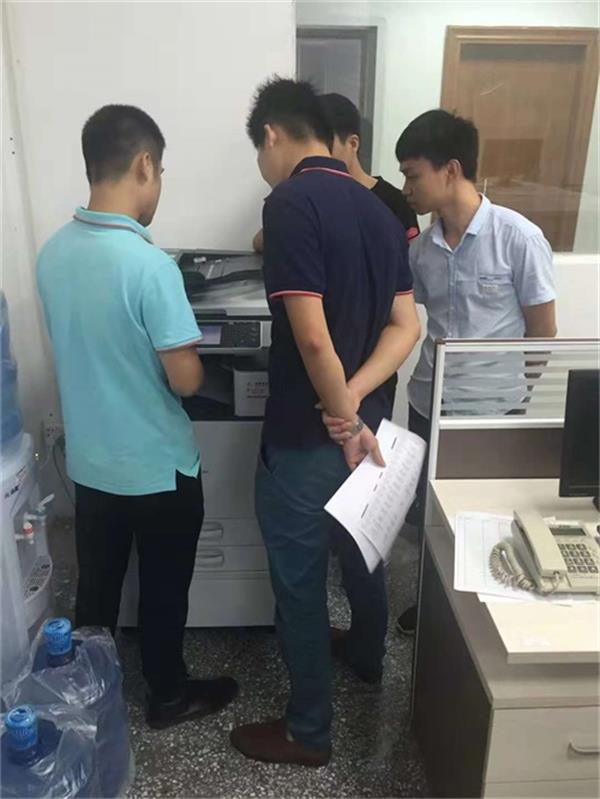 卓众理光复印机租赁公司教客户操作 卓众理光复印机租赁公司教客户操作