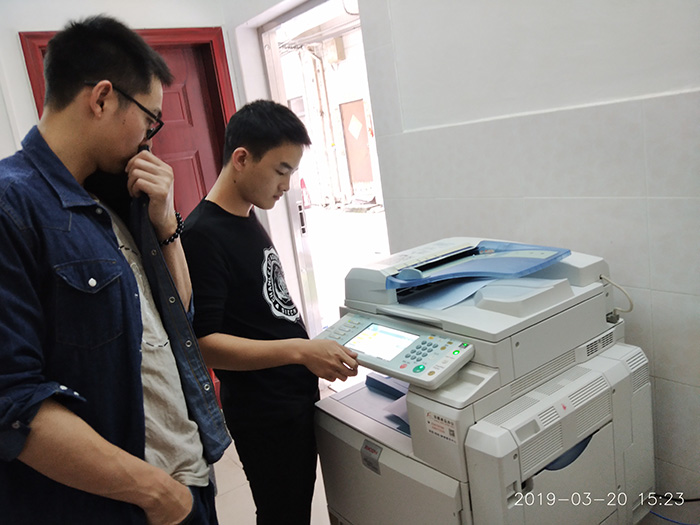 卓众同事细心指导企业工作使用人员操作 卓众同事细心指导企业工作使用人员操作